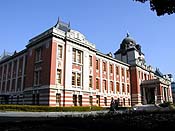És